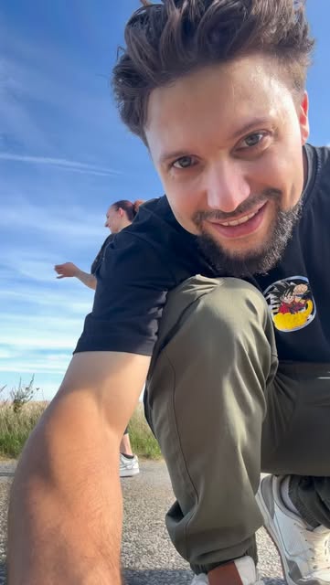 Régis Joisin, souriant en extérieur